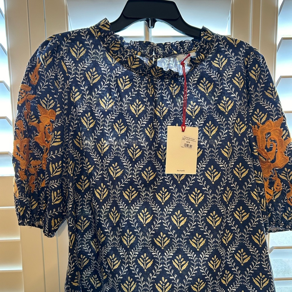 NWT SIZE M cute details fall blouse Voy